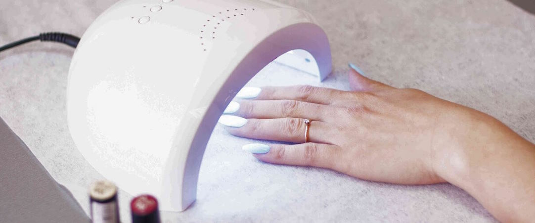 gel nail application